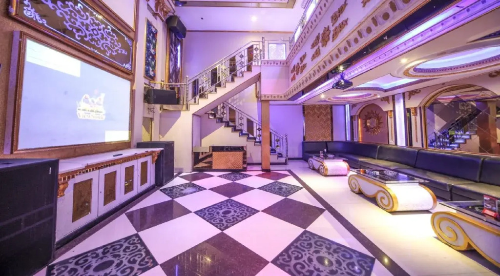 New Hollywood Hotel