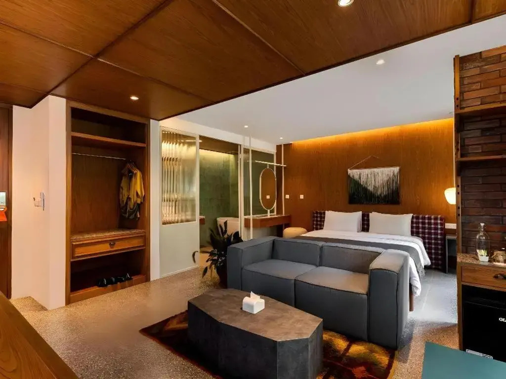 The House Tour Hotel with The Potting Shed