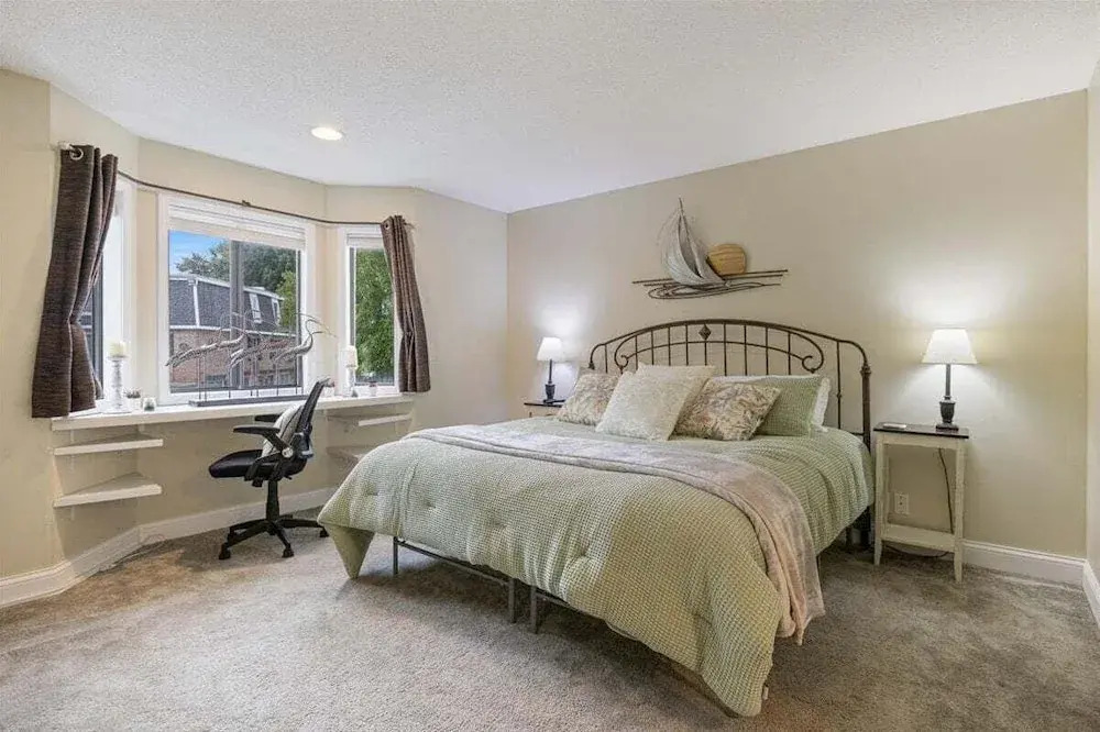 Lakefront Osage Beach Condo + Workspace w/ Pool Views