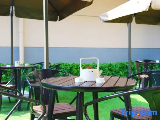 Mei Hua Light Luxury Hotel
