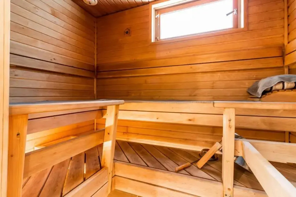 Villa Rajaportti Loft House-Sleeps 14-Lake Views-Sauna Capital-Front Yard Parking-Electric Vehicle