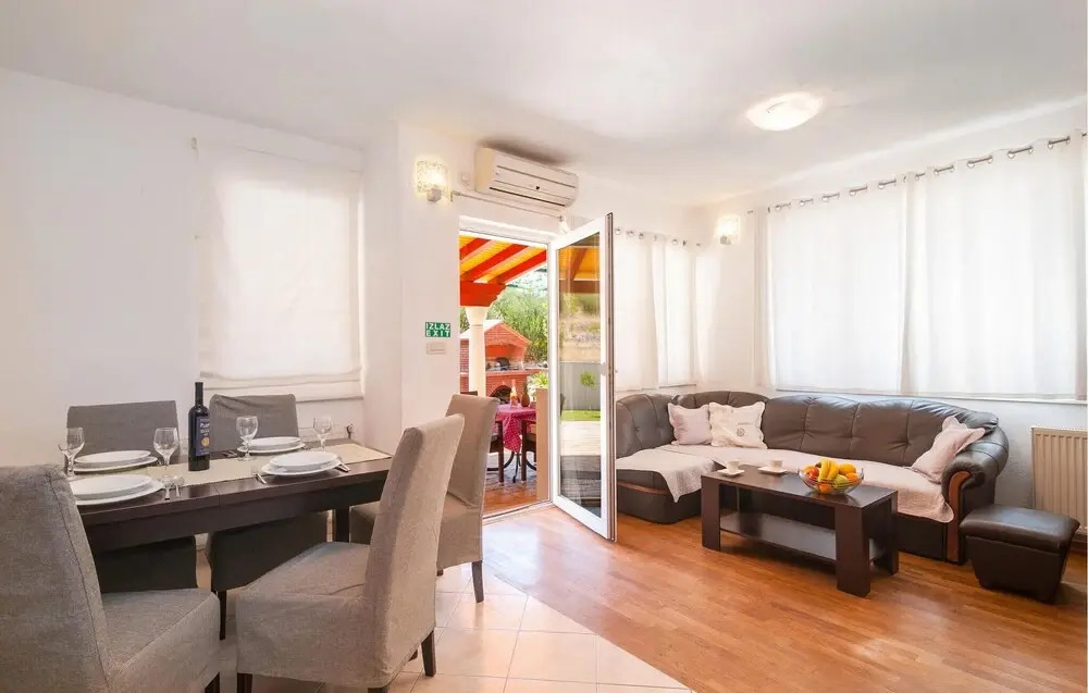 Beautiful Apartment in Supetar With 2 Bedrooms and Wifi