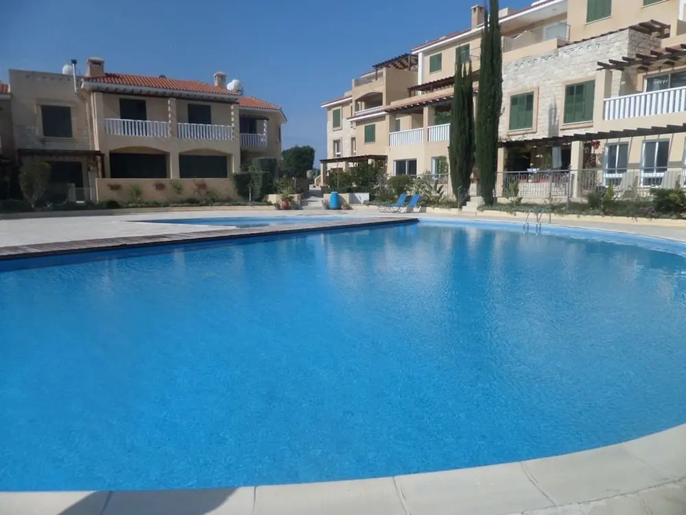 2 Bed House - Sleeps 4 - Pool - Garden - Parking