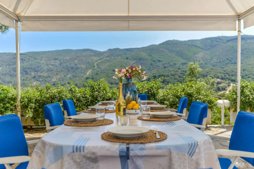 Octagonal villa with private pool and 10 beds-Villa Ottagonale