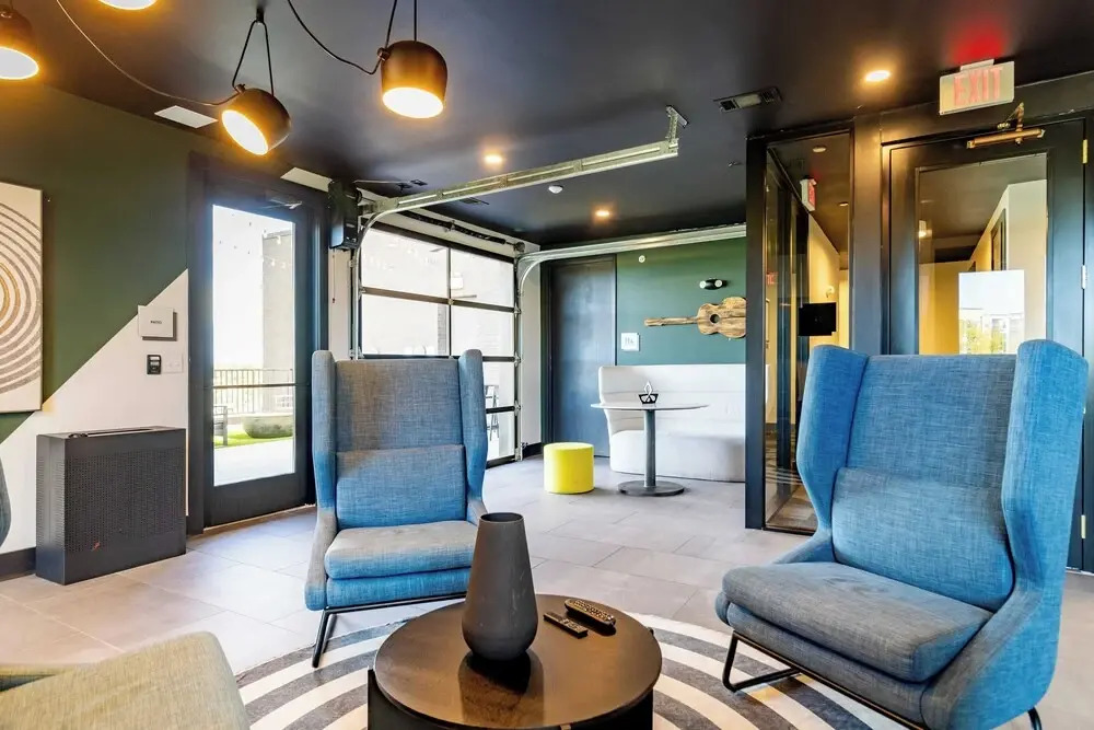 Downtown Nashville 2BR Condo Balcony & Parking Near Broadway