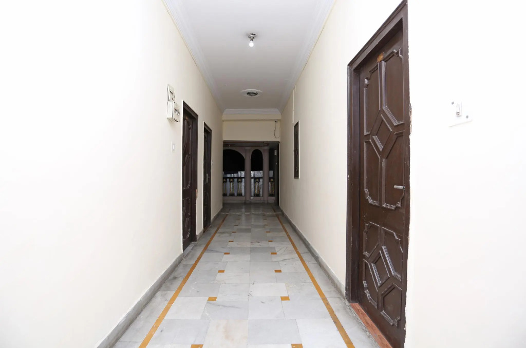 Hotel O Dolphin