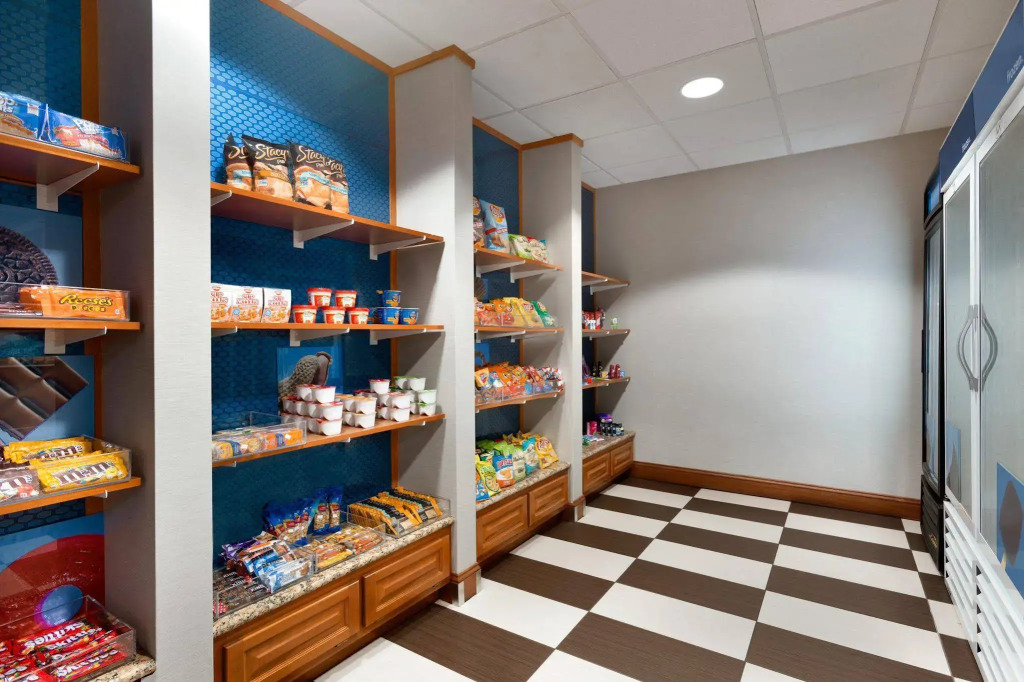 Hampton Inn & Suites Manchester-Bedford
