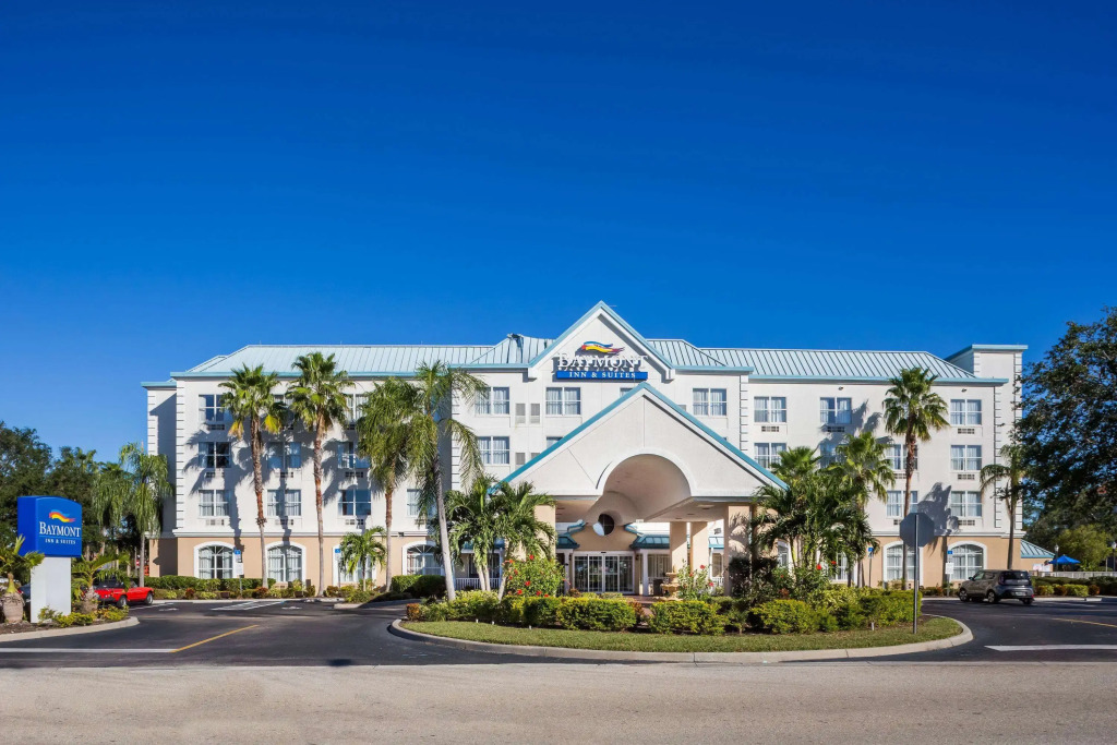Baymont Inn & Suites by Wyndham Fort Myers I-75