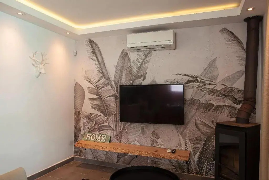 New house 80m from the beach
