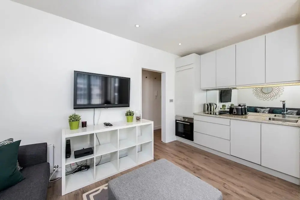 Stylish 1 bed in Fashionable Chelsea