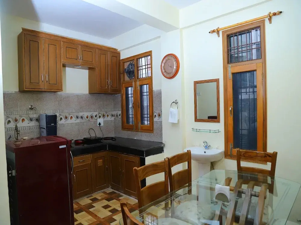 OYO 11575 Hotel Shine