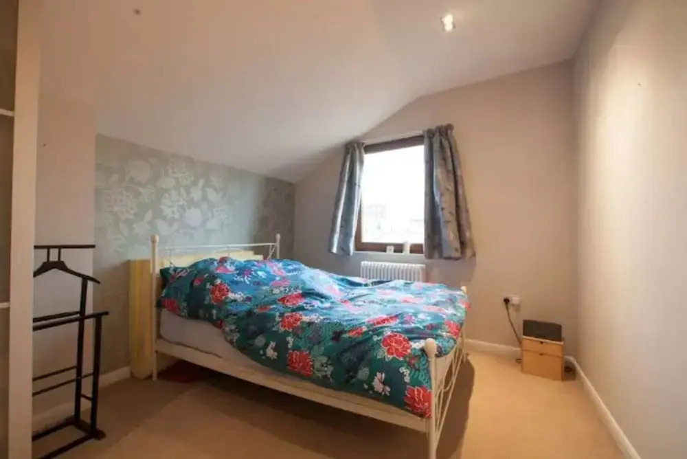 Spacious 2BR Home in Surrey Quays W/terrace