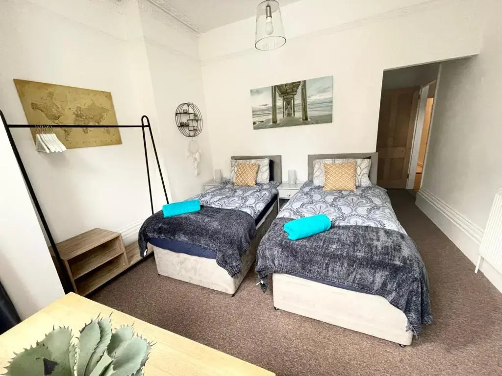 Great family flat just 10 mins walk to beach