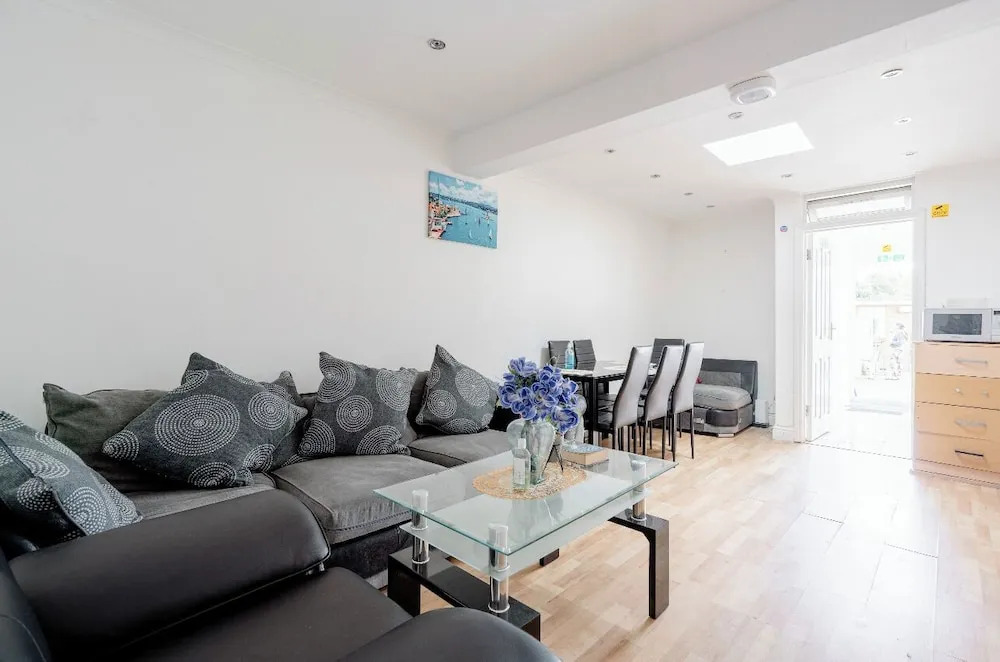 Heathrow Garden Lodge