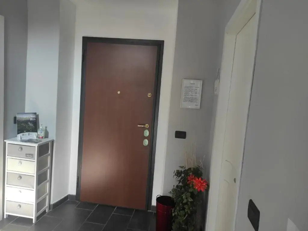 "B&B Sans égal", con CAMERE PRIVATE e APPARTAMENTI al PIANO TERRA a Biella