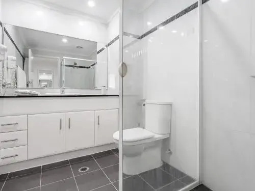 Breakwater Apartment 403