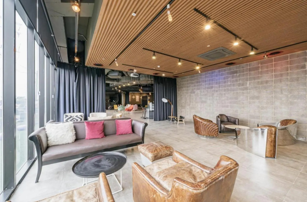 S Hotel
