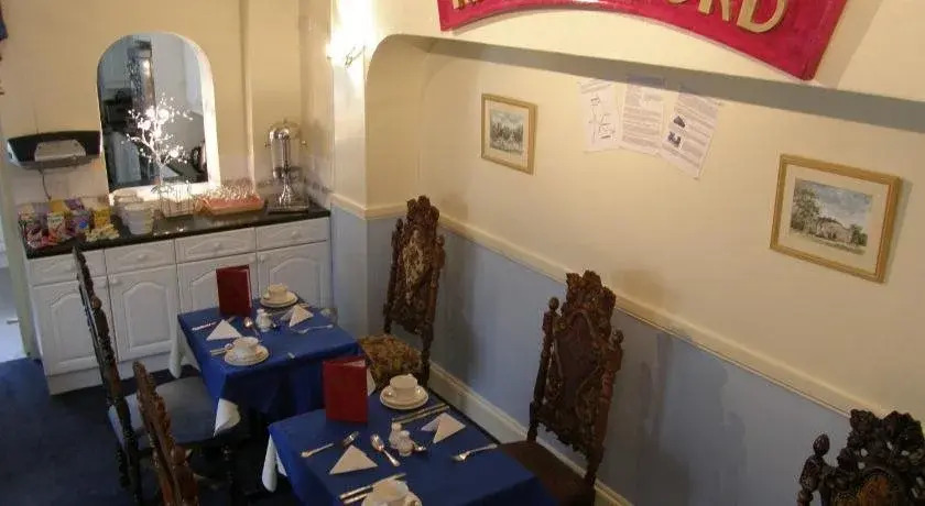 Kingswinford Guest House with Free Parking