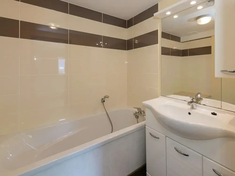 Large Group House with Welness Equipment & Swimming Pool near Malmédy