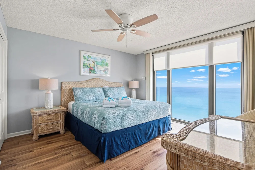 Lets Do Sunset: Gulf-front 3BR Condo, Sleeps 8