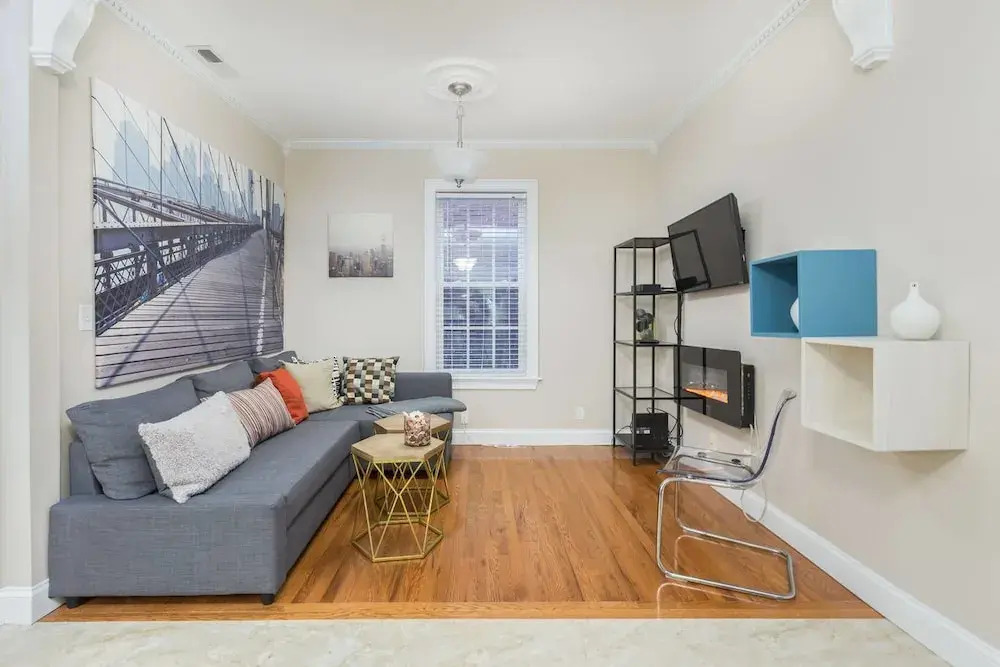 Newly Decorated 2BR in North End/little Italy