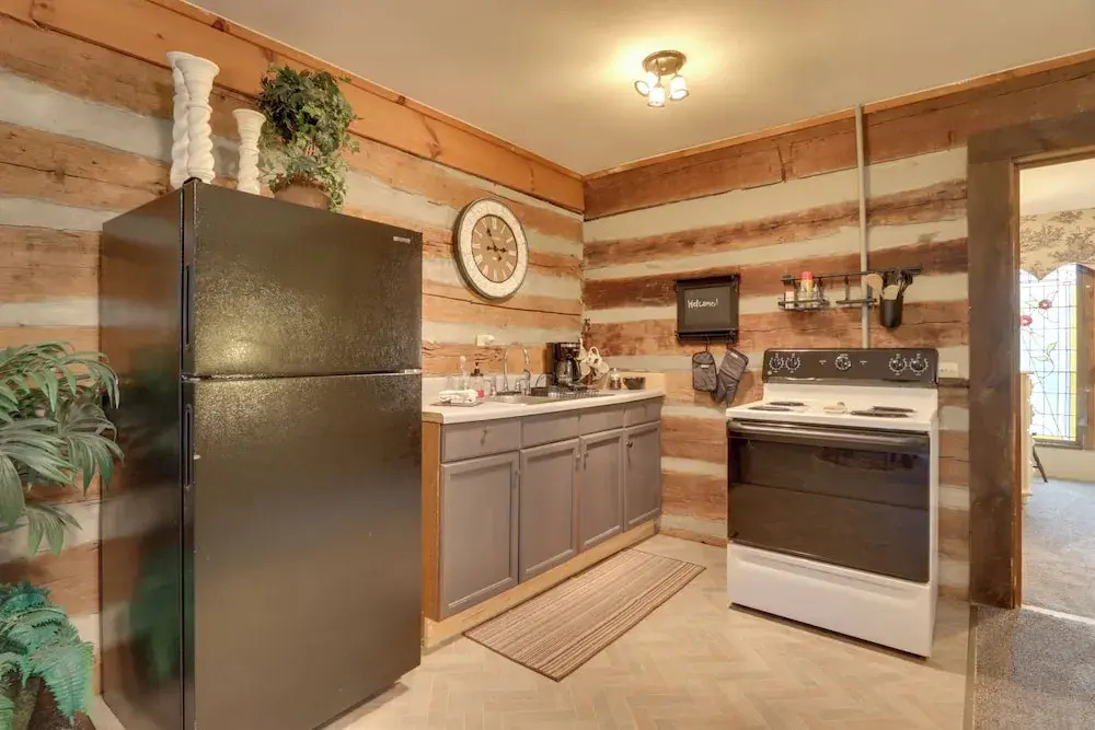 Riverfront Couple's Retreat in Smoky Mountains!