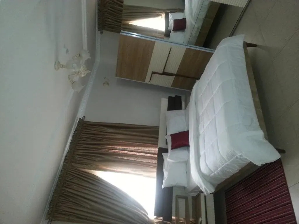Tenache Hotels