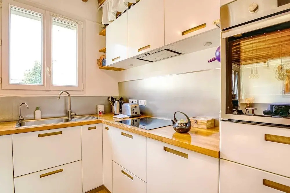 Loft-inspired Flat Near Montmartre, Sleeps 4