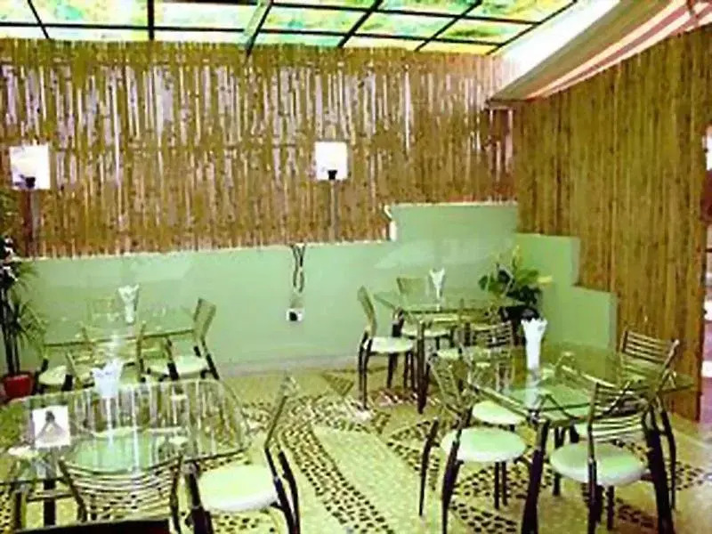 Hotel Pablas International, New Delhi, Near Metro
