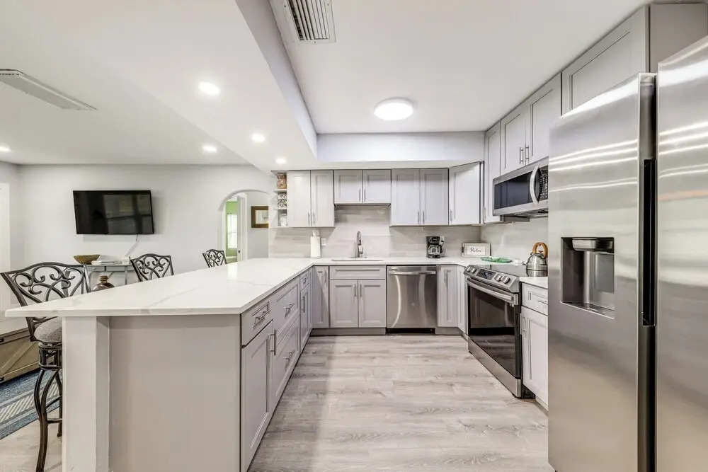 1 Mi to Beach: Sunny Lantana Cottage w/ Pool!