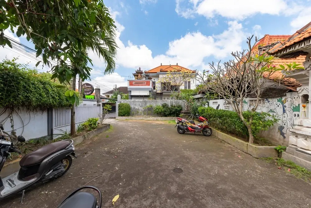 Urbanview Asung 2 Guesthouse near Canggu
