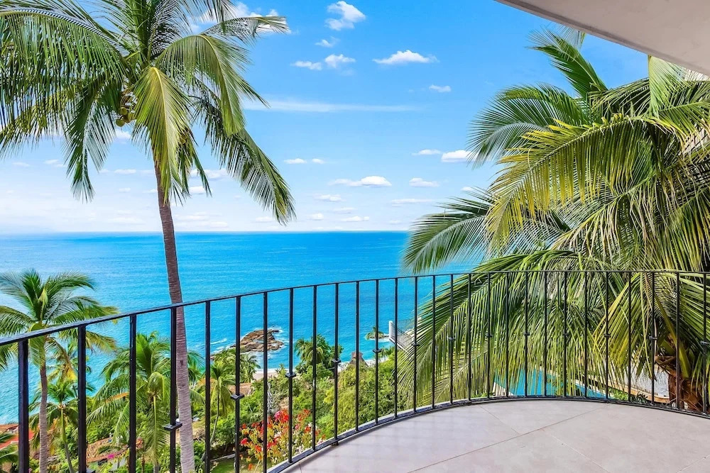 Bright Ocean-view 2-story Condo Near Beach With Pool, Balcony & Full Kitchen