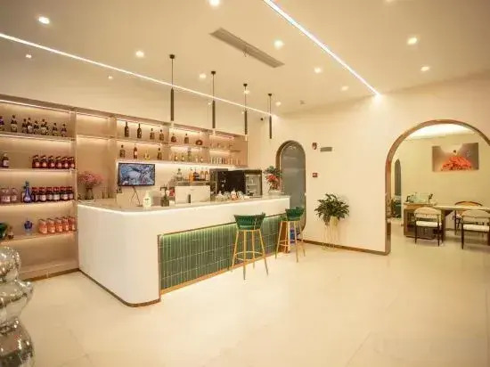 Gangsha Hotel (Wuhan Caidian Economic Development Zone Zhashan Square Branch)