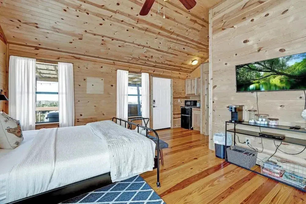 Mesquite Cabin With Hot Tub & Hill Country Views