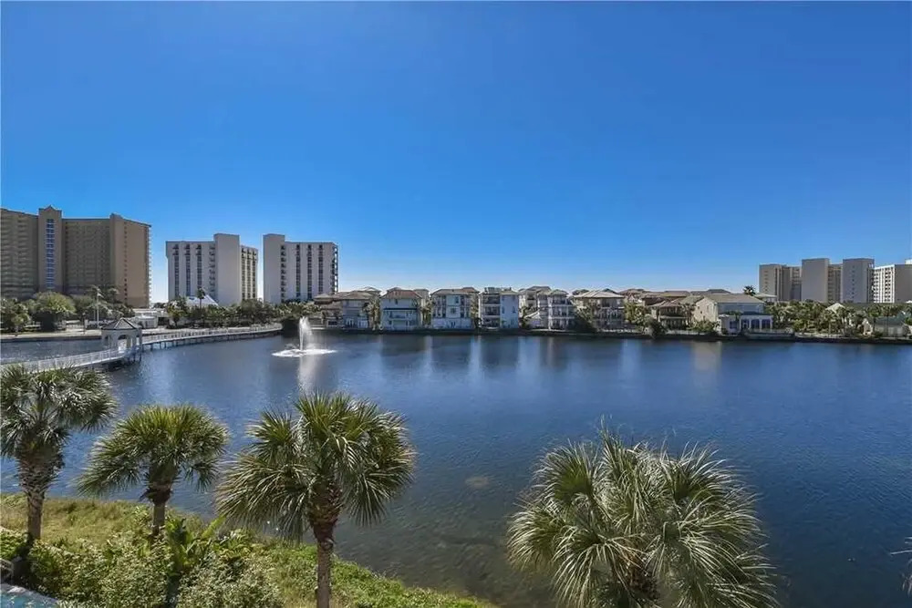 Bella Luna by Compass Resorts