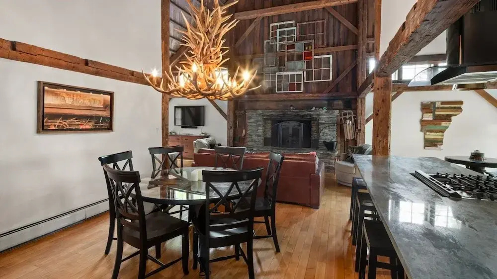The Common Man At Mad House 3 Bedroom Condo by RedAwning