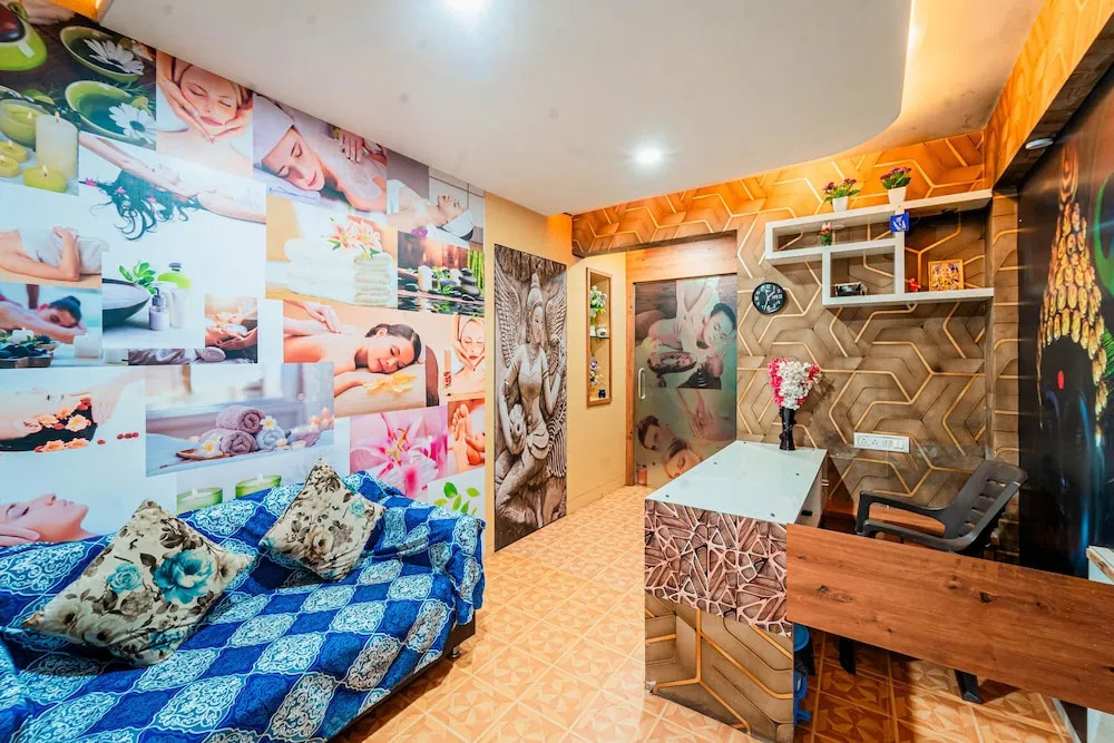 OYO 23365 Hotel Bright Plaza