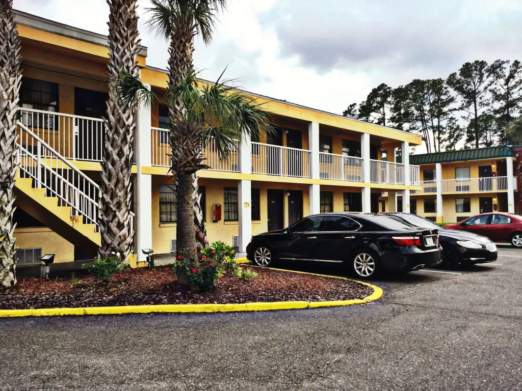 APM Inn & Suite