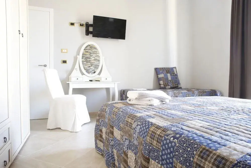 Vegan B&B Cherry Room