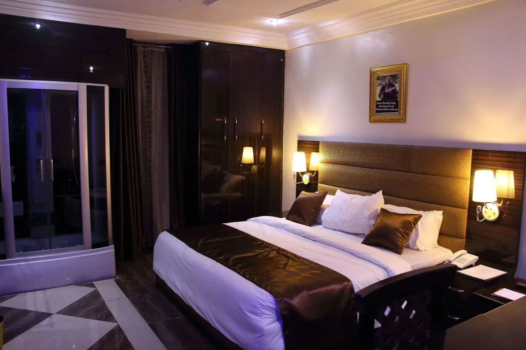 E-Suite Hotel
