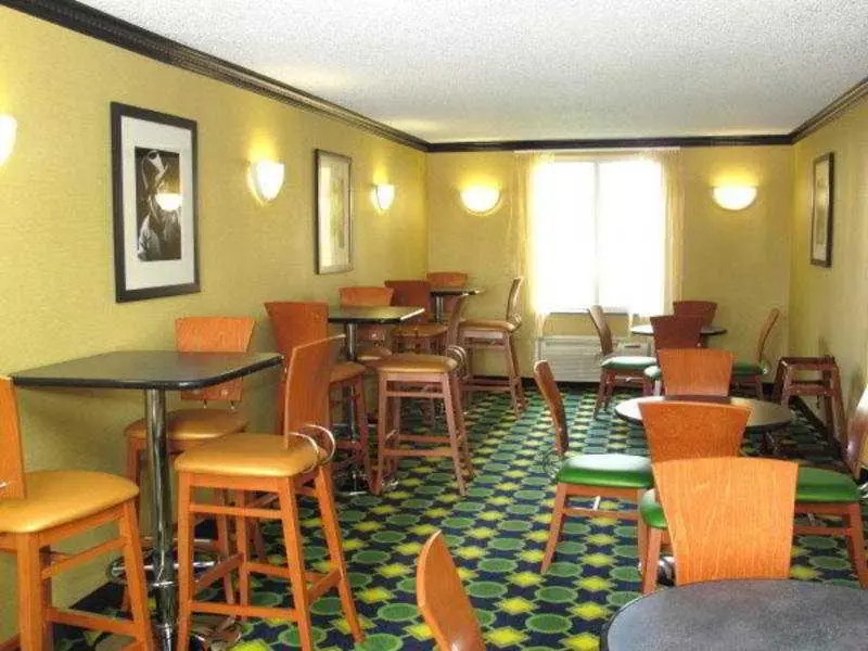 La Quinta Inn & Suites By Wyndham Tulsa Central