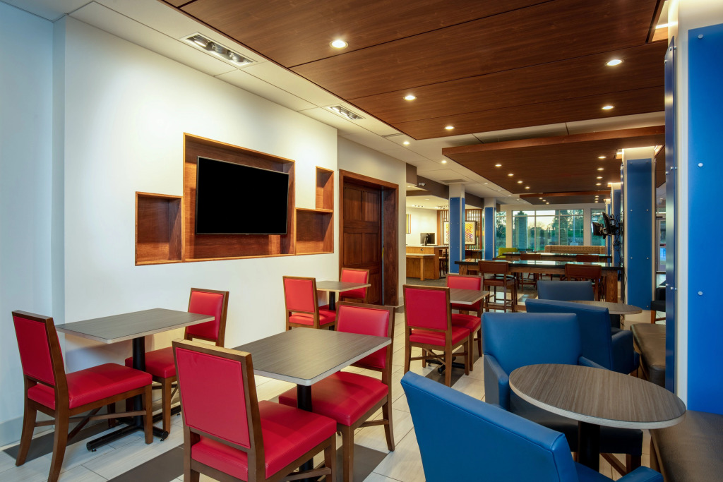 Holiday Inn Express & Suites - Beloit by IHG