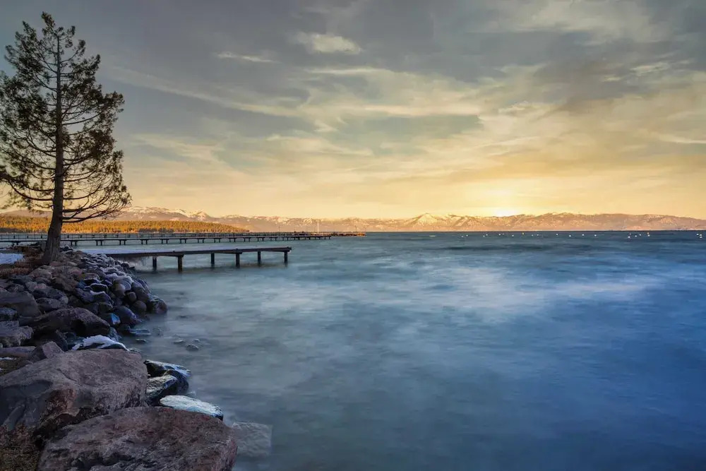 Henderson by Avantstay Lake View! Walk to Beach, Garwoods & More!