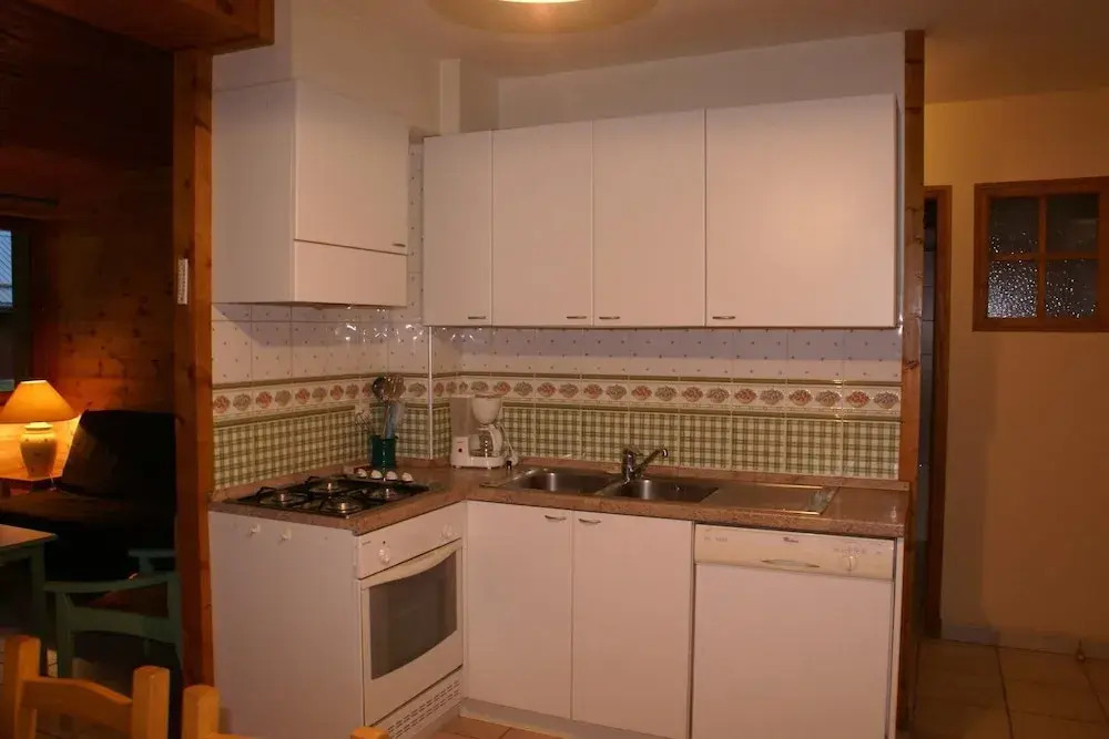4 Rooms 8 People 3 Exposed South-west