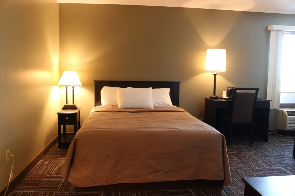 Sunlac Inn Devils Lake
