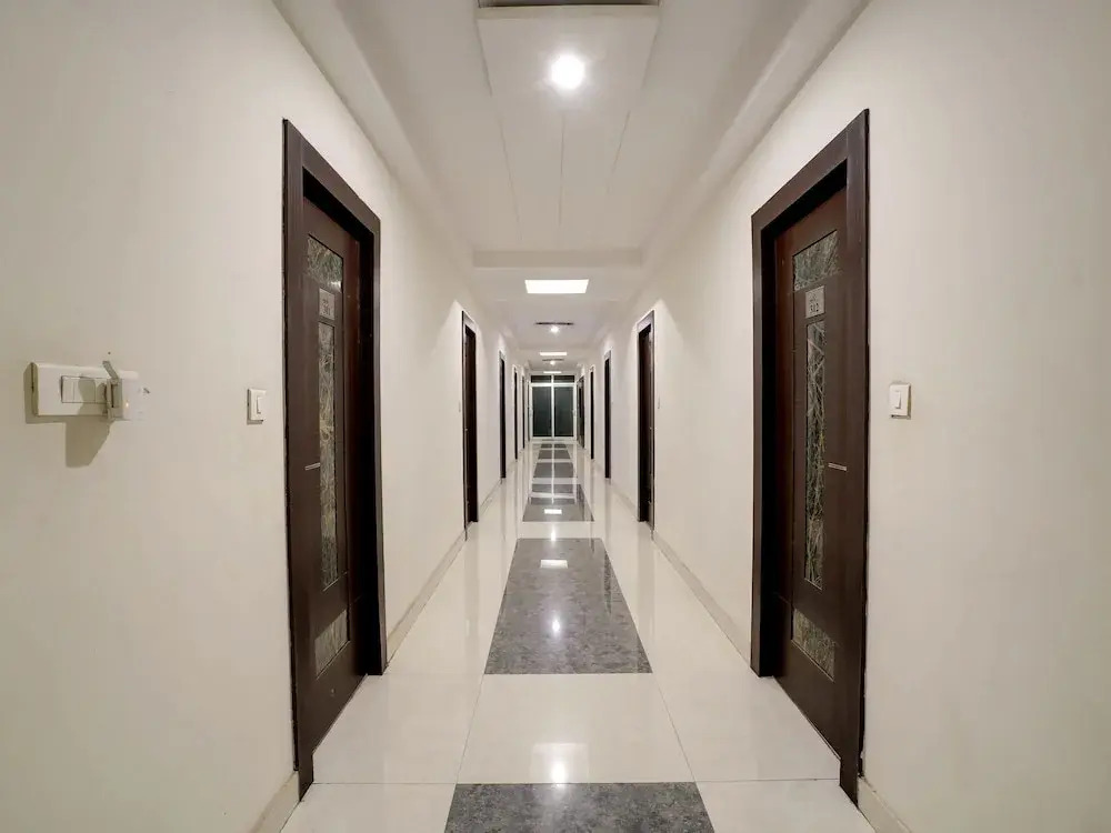 Capital O 49135 Sri Simran Park Hotel