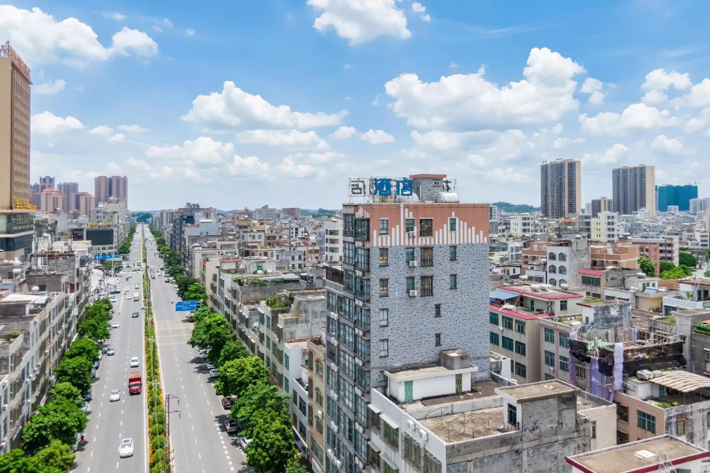 Huatian Holiday Hotel (Xinyuan International Plaza store)