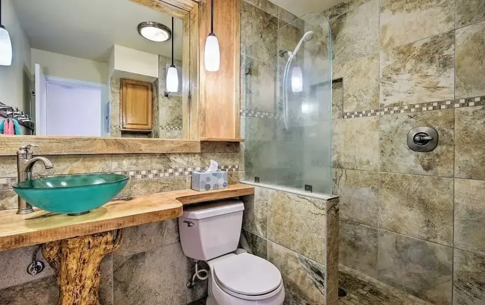 OCEAN VIEW 2 BEDROOM DOWNTOWN CONDO 2 Condo by RedAwning