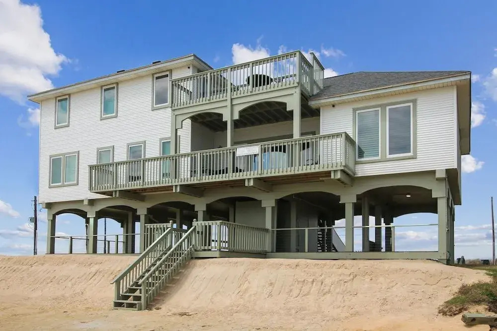 Kahala Beachfront by Ryson Vacation Rentals