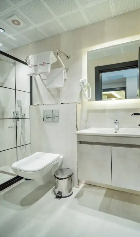 Modernlux Hotel